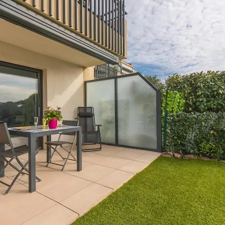 Apartment Appt 2 Chambres, 3 Etoiles, Piscine, Wifi, Parking, Clim *