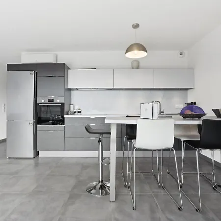 Appt 2 Chambres, 3 Etoiles, Piscine, Wifi, Parking, Clim * Saint-Raphaël